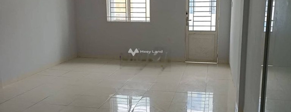 Với tổng diện tích 80m2, cho thuê nhà ở mặt tiền tọa lạc ngay Lợi Bình Nhơn, Tân An, ngôi nhà này gồm 2 phòng ngủ, 2 WC tin chính chủ-02