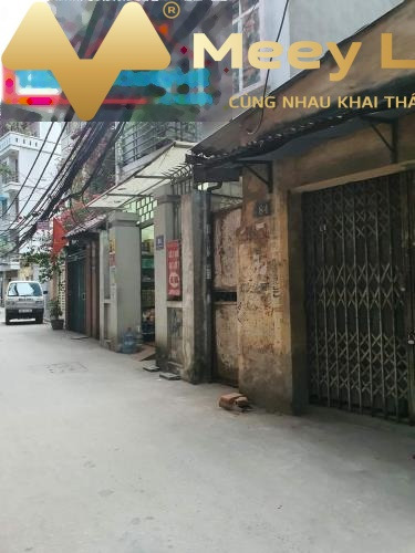 Bán nhà có diện tích chính 60m2 vị trí tiện lợi Nguyễn Khang, Dịch Vọng bán ngay với giá cực sốc 6.5 tỷ trong căn nhà này có 2 PN lộ thông rộng 3 mét-01