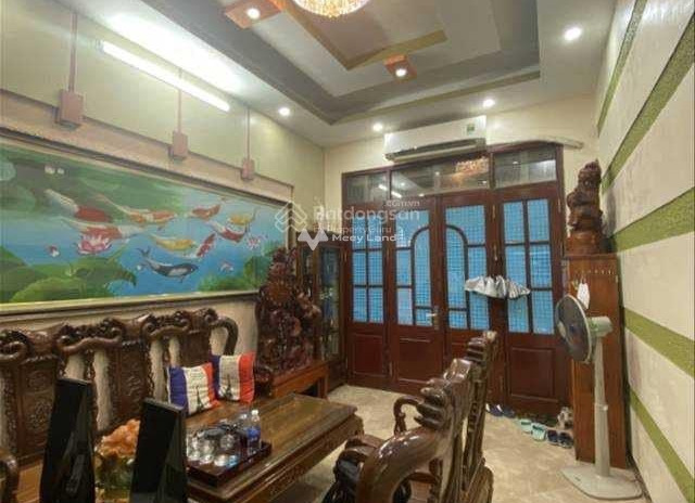 Nhà bao gồm có 7 phòng ngủ, bán nhà ở diện tích gồm 40m2 giá bán cực tốt chỉ 9.8 tỷ vị trí tiện lợi Trần Thái Tông, Dịch Vọng