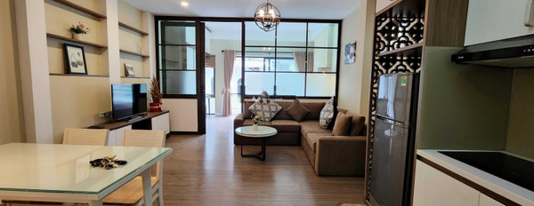 Chung cư 2 PN, cho thuê căn hộ vị trí nằm trên Tây Hồ, Hà Nội, trong căn hộ gồm có 2 phòng ngủ, 2 WC ban công view đẹp-02
