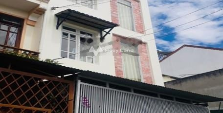 Bán nhà diện tích 77.4m2 vị trí đặt ở tại Nguyễn Khuyến, Lâm Đồng bán ngay với giá ưu đãi 13.5 tỷ tổng quan căn này có 6 phòng ngủ, 6 WC-03