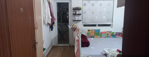 Căn hộ nhìn chung có tổng 1 phòng ngủ, bán căn hộ hướng Tây - Bắc vị trí mặt tiền nằm ở Thanh Trì, Hà Nội, căn hộ có 1 PN, 1 WC khu vực đông đúc-02