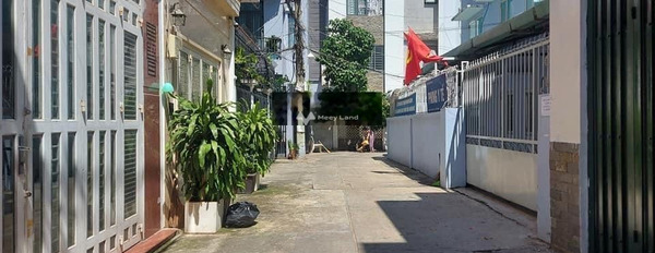 Bán nhà có diện tích gồm 60m2 vị trí đặt tại Trần Huy Liệu, Hồ Chí Minh bán ngay với giá đặc biệt chỉ 9.5 tỷ nhà này bao gồm 3 phòng ngủ, 3 WC-02