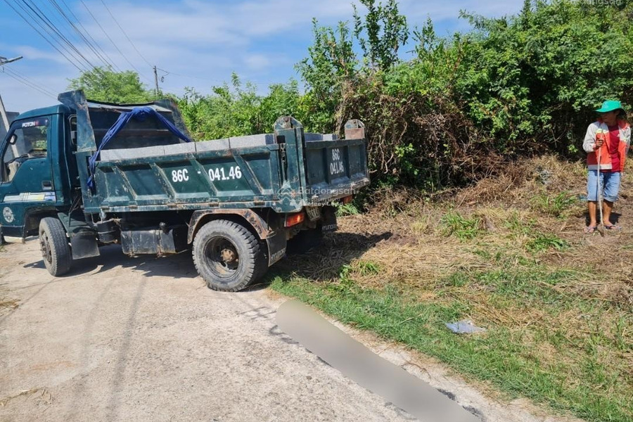 Giá bán đề cử 700 triệu bán đất diện tích tầm trung 100m2 vị trí mặt tiền ngay trên Hàm Liêm, Bình Thuận, hướng Đông-01