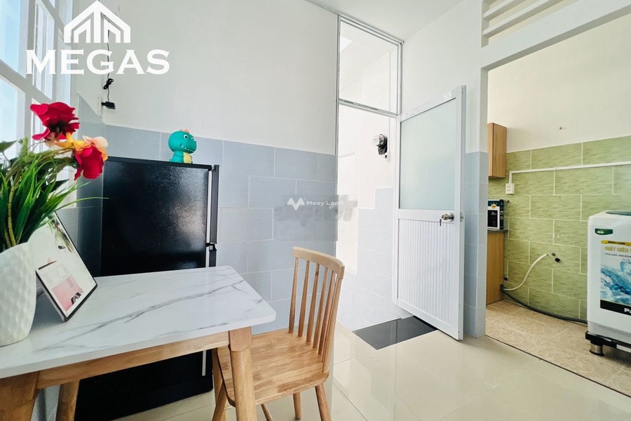 Căn hộ tổng quan gồm 1 phòng ngủ, cho thuê căn hộ vị trí thuận lợi Nguyễn Văn Luông, Hồ Chí Minh, 1 WC khu vực đông đúc-01