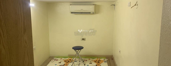 Vị trí mặt tiền ngay Bùi Thị Xuân, Hai Bà Trưng cho thuê nhà giá thuê êm chỉ 5.5 triệu/tháng, trong căn này bao gồm 2 phòng ngủ, 2 WC-02