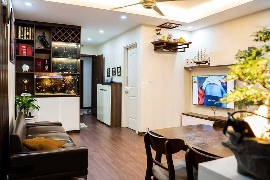 Tổng quan ở trong căn hộ gồm 3 PN, bán chung cư vị trí tại Phú Lãm, Hà Đông, trong căn hộ bao gồm có 3 phòng ngủ, 2 WC nhà bao mới-01