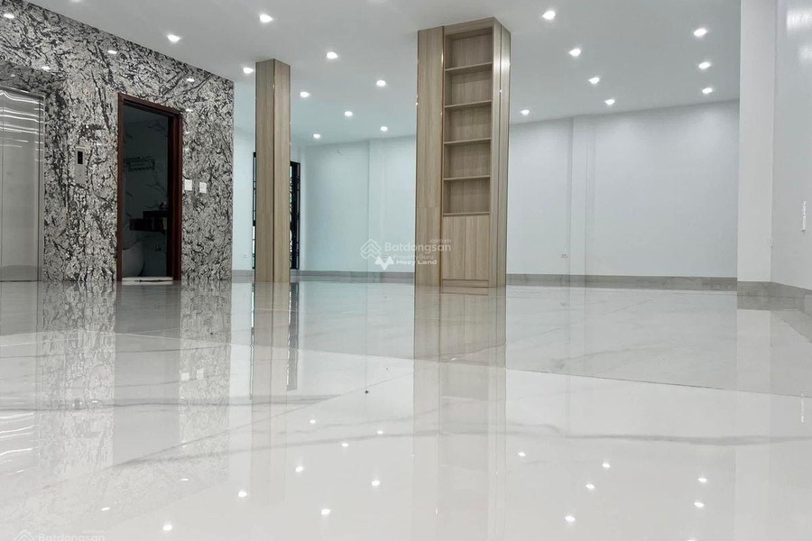 Bán nhà ở diện tích rộng 150m2 giá bán cực tốt chỉ 80 tỷ vị trí mặt tiền ở Nguyễn Văn Cừ, Bồ Đề-01