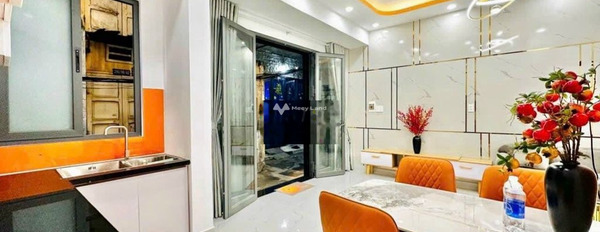 Vị trí đẹp ngay tại Đoàn Thị Điểm, Phú Nhuận cho thuê nhà giá thuê chỉ từ chỉ 35 triệu/tháng, nhà gồm 5 phòng ngủ, 5 WC-02