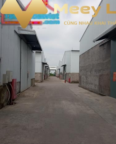 Vị trí nằm tại Huyện Văn Giang, Tỉnh Hưng Yên cho thuê kho bãi 850 m2 giá tốt nhất 46.75 triệu/tháng gọi ngay!