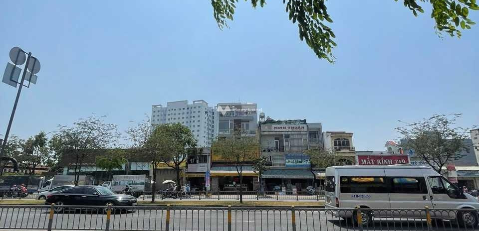 Chuyển định cư bán nhà nằm ngay Kinh Dương Vương, Phường 12 bán ngay với giá siêu mềm 60 tỷ có diện tích chung 261.2m2 ở lâu dài