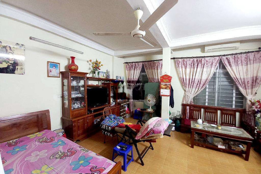 Vị trí thuận lợi ở Hoàn Kiếm, Hà Nội bán nhà giá bán bàn giao 4.6 tỷ tổng quan ngôi nhà này gồm 2 PN 3 WC-01