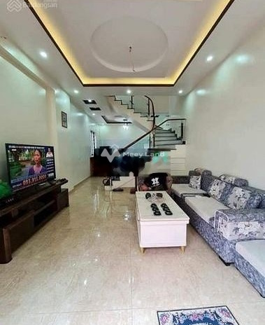 Giá 1.05 tỷ bán nhà diện tích rộng 116m2 mặt tiền tọa lạc tại Lê Trọng Tấn, Hồ Chí Minh tổng quan ở trong nhà gồm 3 phòng ngủ, 3 WC vị trí siêu đẹp