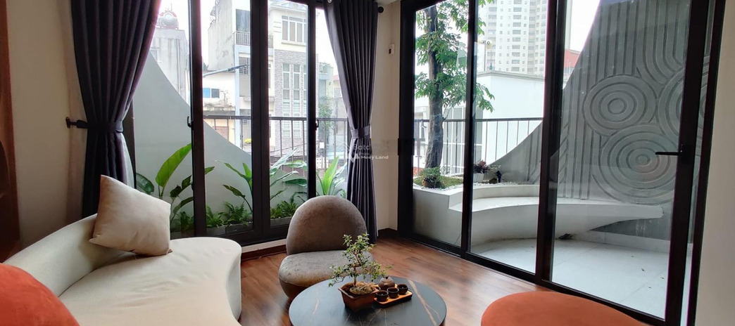 Chung cư 2 PN, cho thuê căn hộ vị trí thuận lợi tọa lạc ngay Liễu Giai, Hà Nội, tổng quan căn này gồm có 2 phòng ngủ, 2 WC vị trí trung tâm