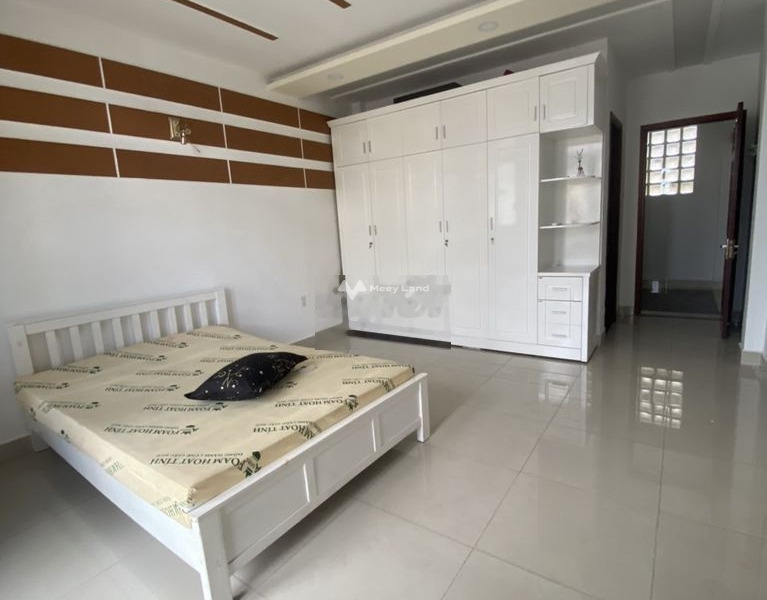 Vị trí thuận lợi tọa lạc ngay Hoàng Sa, Hồ Chí Minh cho thuê nhà thuê ngay với giá cực mềm từ 36.5 triệu/tháng, ngôi nhà này gồm có 4 phòng ngủ, 4 WC-01