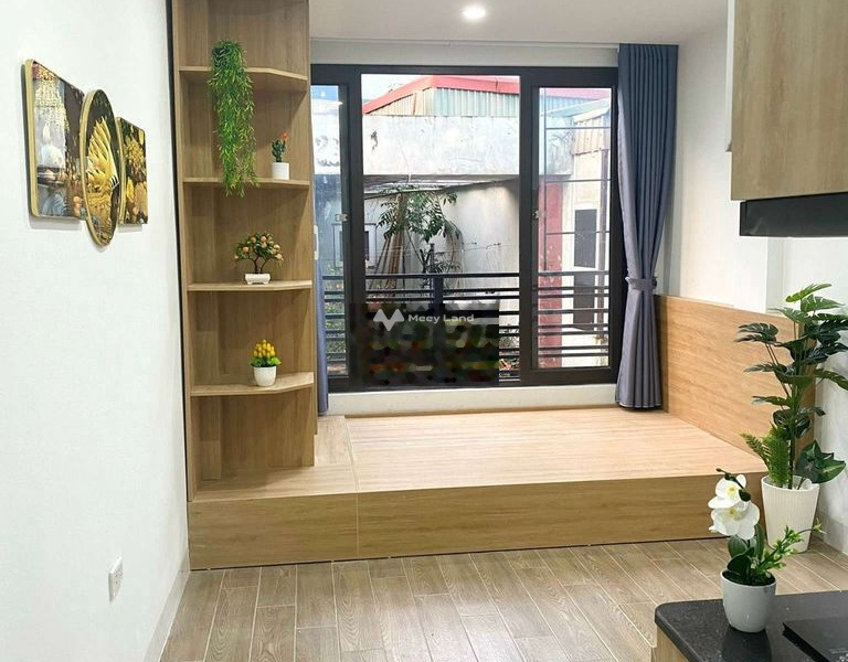 Cho thuê căn hộ mặt tiền tọa lạc trên Thịnh Quang, Hà Nội. Diện tích 30m2-01