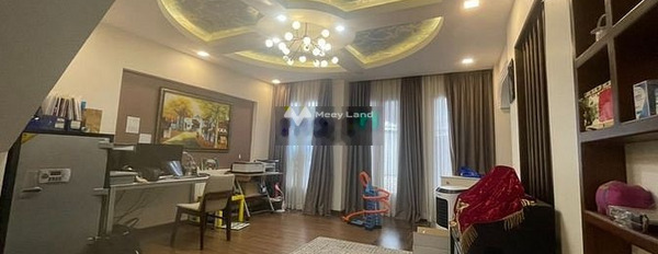 Cho thuê biệt thự tổng diện tích là 380m2 nằm trên Nguyễn Kiệm, Phường 3 giá thuê cạnh tranh 45 triệu/tháng, nhà tổng quan gồm 4 phòng ngủ, 4 WC-02