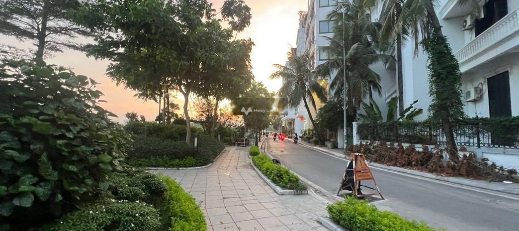Nằm ngay Quảng An, Tây Hồ, cho thuê nhà, giá thuê hữu nghị chỉ 80 triệu/tháng diện tích khoảng là 140m2, căn này có tổng 5 PN tin chính chủ