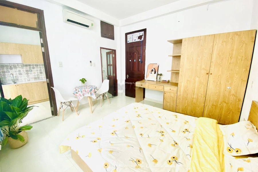 Có diện tích tổng 30m2, cho thuê căn hộ giá thuê cơ bản 6.8 triệu/tháng nằm tại Quận 1, Hồ Chí Minh, căn hộ gồm 1 phòng ngủ, 1 WC ban công view đẹp-01