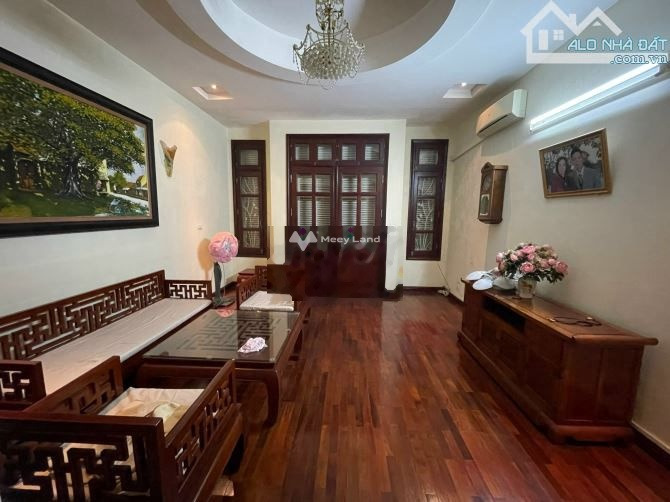 Nhà gồm 4 PN cho thuê nhà ở có một diện tích là 65m2 giá thuê giao động 13 triệu/tháng vị trí thuận lợi gần Xuân Diệu, Quảng An-01