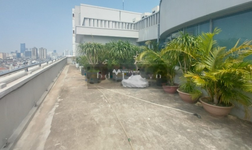 Mặt bằng sàn và ban công Rooftop. Tổng 650m2 cho thuê mọi mô hình Bar, nhà hàng. Thái Hà -01