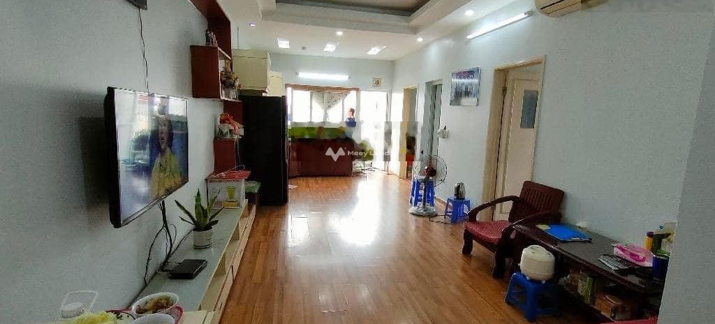 Hướng Đông, bán chung cư vị trí thuận lợi ngay tại Hai Bà Trưng, Hà Nội, căn hộ bao gồm có 2 PN, 2 WC lh biết chi tiết