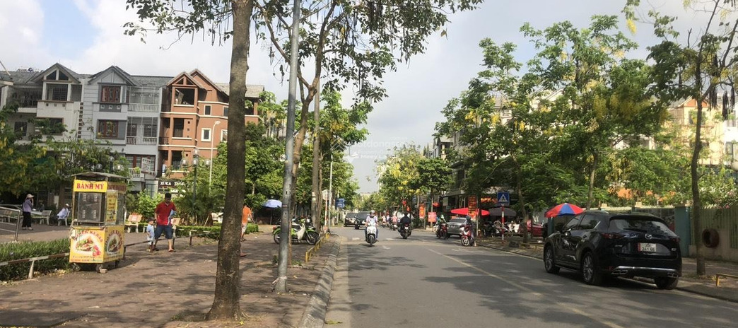 Giá chỉ 3.45 tỷ bán căn hộ diện tích thực như trên hình 100m2 vị trí đặt ngay trên Thạch Bàn, Hà Nội