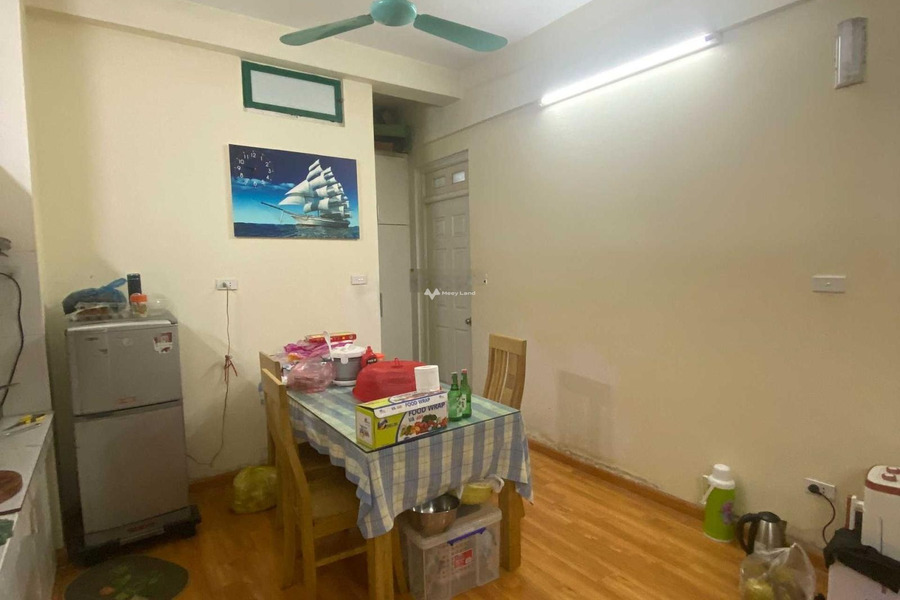 Hướng Tây - Bắc, cho thuê chung cư mặt tiền nằm ngay ở Lê Đức Thọ, Mai Dịch, trong căn hộ tổng quan bao gồm 2 phòng ngủ, 2 WC liên hệ chính chủ-01