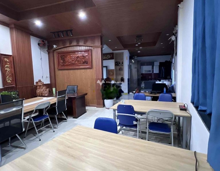 Cho thuê nhà tọa lạc ngay tại Thanh Khê, Đà Nẵng, giá thuê cực rẻ từ 16 triệu/tháng có diện tích thực là 81m2, hướng Đông Bắc, ngôi nhà này gồm 4 PN-01