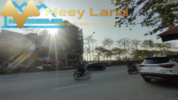 Diện tích chuẩn 999m2 bán nhà vị trí hấp dẫn nằm ở Tây Hồ, Hà Nội trong nhà này bao gồm 1 PN chính chủ đăng tin-01