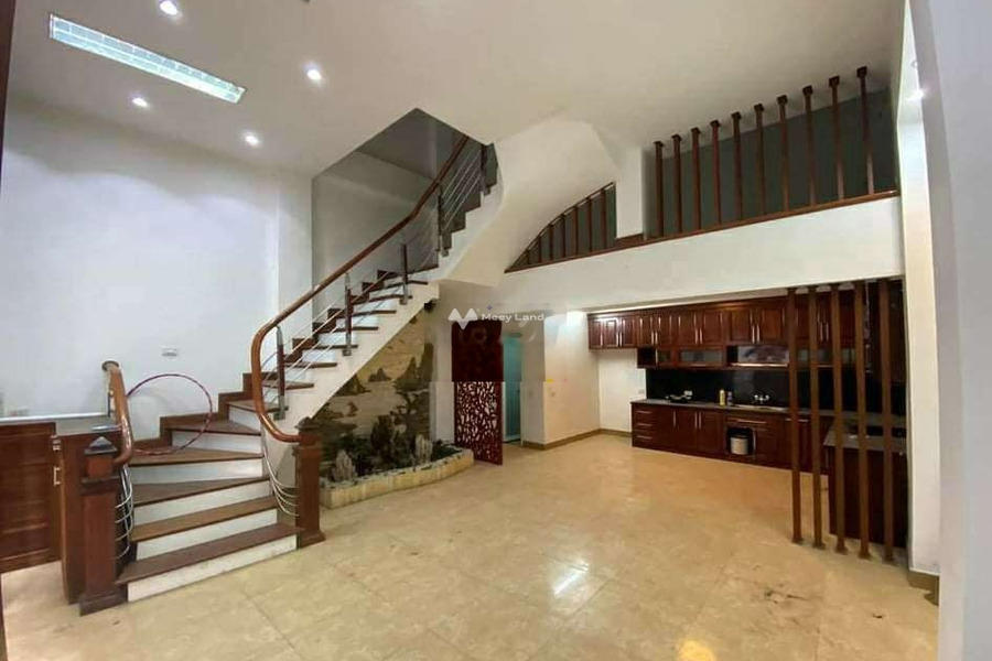 Nhà bao gồm 8 PN, cho thuê nhà ở diện tích chuẩn là 60m2 thuê ngay với giá tốt bất ngờ 28 triệu/tháng vị trí nằm tại Lê Trọng Tấn, Khương Mai-01