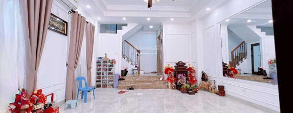 Bán nhà vị trí đẹp gần Mễ Trì, Hà Nội giá bán cực sốc 10.2 tỷ có diện tích chính 63m2 tổng quan trong căn nhà có 6 PN-03