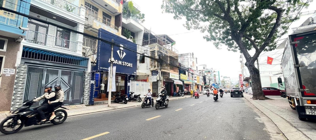 Tọa lạc ngay tại Thống Nhất, Nha Trang bán nhà bán ngay với giá từ 17 tỷ có diện tích chung 108m2 nhìn chung có 7 PN vị trí siêu đẹp