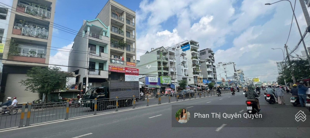 Bán nhà ở diện tích gồm 340m2 bán ngay với giá vô cùng rẻ chỉ 55 tỷ vị trí thuận tiện ngay tại Nguyễn Xí, Hồ Chí Minh