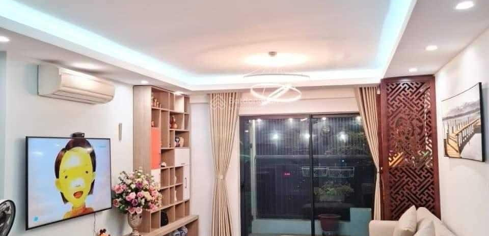 Chính chủ cần bán nhà đất 32m2, đầy đủ sổ đỏ, đã xây nhà 4,5 tầng, bàn giao nội thất cơ bản 