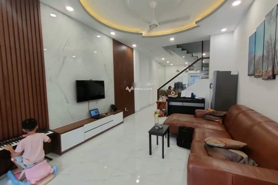 Nhà có 4 PN bán nhà ở diện tích rộng 75m2 giá bán cực rẻ 6.5 tỷ vị trí đẹp ngay Phú Hữu, Hồ Chí Minh-01