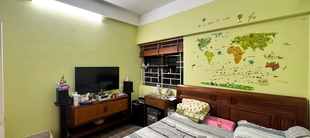 Căn nhà gồm có 4 phòng ngủ, bán nhà ở có diện tích chung là 43m2 bán ngay với giá tốt nhất 4.4 tỷ vị trí thuận lợi nằm ở Thanh Xuân, Hà Nội