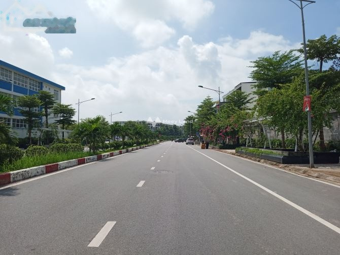 DT 75m2, bán biệt thự vị trí phát triển Quang Trung, Hà Nội, tổng quan có 6 PN, đường giao thông 12 m bãi đậu xe rộng-01