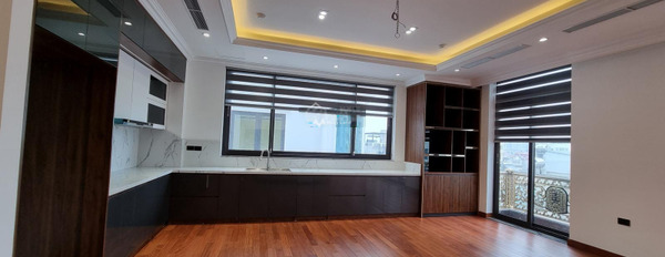 Nhà 6 phòng ngủ bán nhà bán ngay với giá đàm phán chỉ 62 tỷ diện tích rộng 200m2 vị trí thuận lợi ngay tại Lê Trọng Tấn, Hà Nội-02