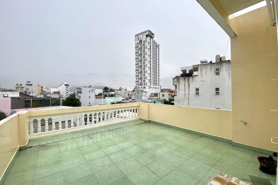 Diện tích chung là 240m2, cho thuê nhà ở vị trí mặt tiền nằm ngay Hoàng Diệu, Nha Trang, nhà có tổng 4 PN, 4 WC tin chính chủ-01