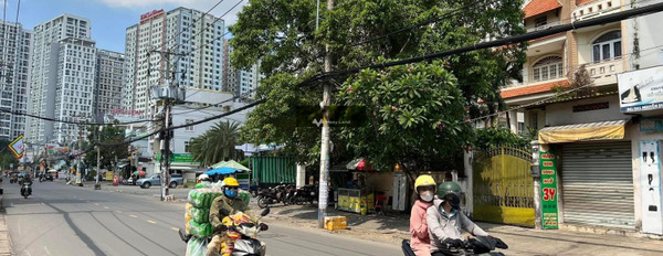 Cho thuê nhà diện tích tổng là 210m2 vị trí đặt tọa lạc gần Nguyễn Duy Trinh, Hồ Chí Minh thuê ngay với giá thương mại chỉ 45 triệu/tháng-03