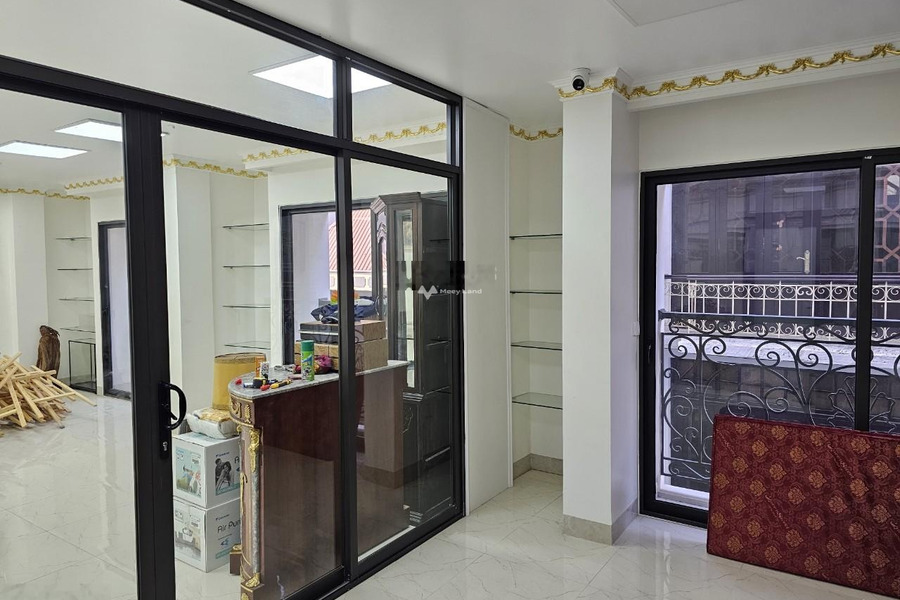 Vị trí thuận lợi tọa lạc tại Nguyên Hồng, Hà Nội cho thuê sàn văn phòng có diện tích là 92m2-01