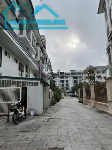 Diện tích tổng 120m2, cho thuê nhà ở vị trí thuận lợi tọa lạc trên Hạ Long, Quảng Ninh ban công view đẹp-01