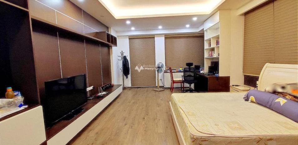 Do chồng chất nợ bán nhà diện tích gồm 62m2 bán ngay với giá hợp lý từ 10.2 tỷ tại Linh Lang, Hà Nội hỗ trợ mọi thủ tục miễn phí