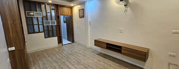 Bán nhà Long Biên gần Uỷ ban Phường Thạch Bàn đường Cổ Linh 56m2, 4 tầng, có sân rộng, giá 3,9 tỷ-03