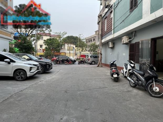Bán nhà bán ngay với giá ngạc nhiên 3.2 tỷ diện tích 30m2 tọa lạc gần Long Biên, Long Biên