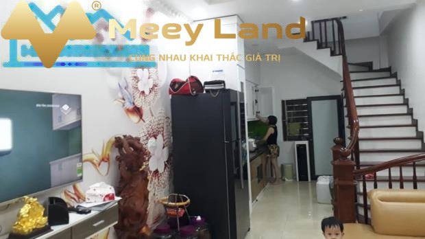 Trong nhà có tổng cộng 3 PN, bán nhà ở diện tích 36m2 vào ở luôn giá ngạc nhiên chỉ 3.7 tỷ vị trí đặt ngay trung tâm Nguyễn Công Trứ, Văn Quán-01