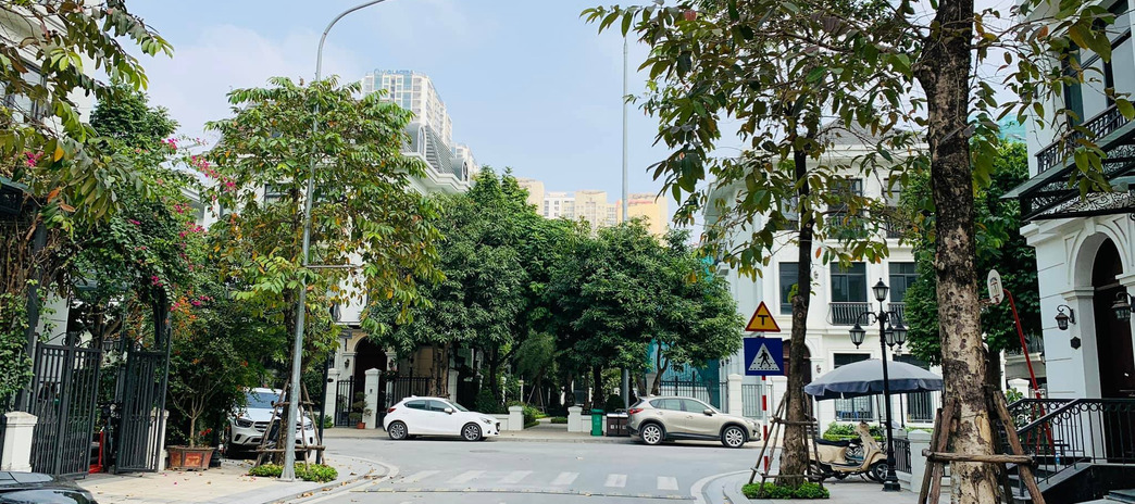 Bán nhà đẹp Green Bay, Lương Thế Vinh, Nam Từ Liêm 94m2 giá 35 tỷ