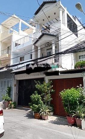 Nhà 4 PN bán nhà ở diện tích gồm 200m2 giá bán cực sốc 13.5 tỷ tọa lạc ở Quận 7, Hồ Chí Minh