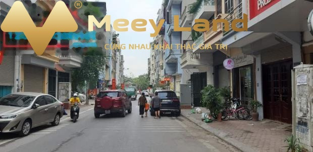 Giá chỉ 9 tỷ bán nhà có dt chung là 100 m2 vị trí thuận lợi tọa lạc gần Phường Giang Biên, Hà Nội cám ơn quý khách đã đọc tin